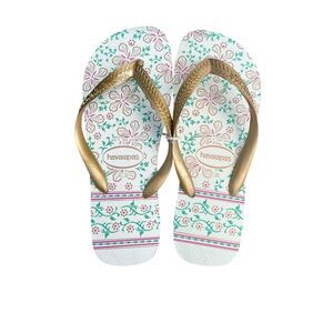 Havaianas woman’s 9 tropicalia vibes floral flip flop vacation beach
